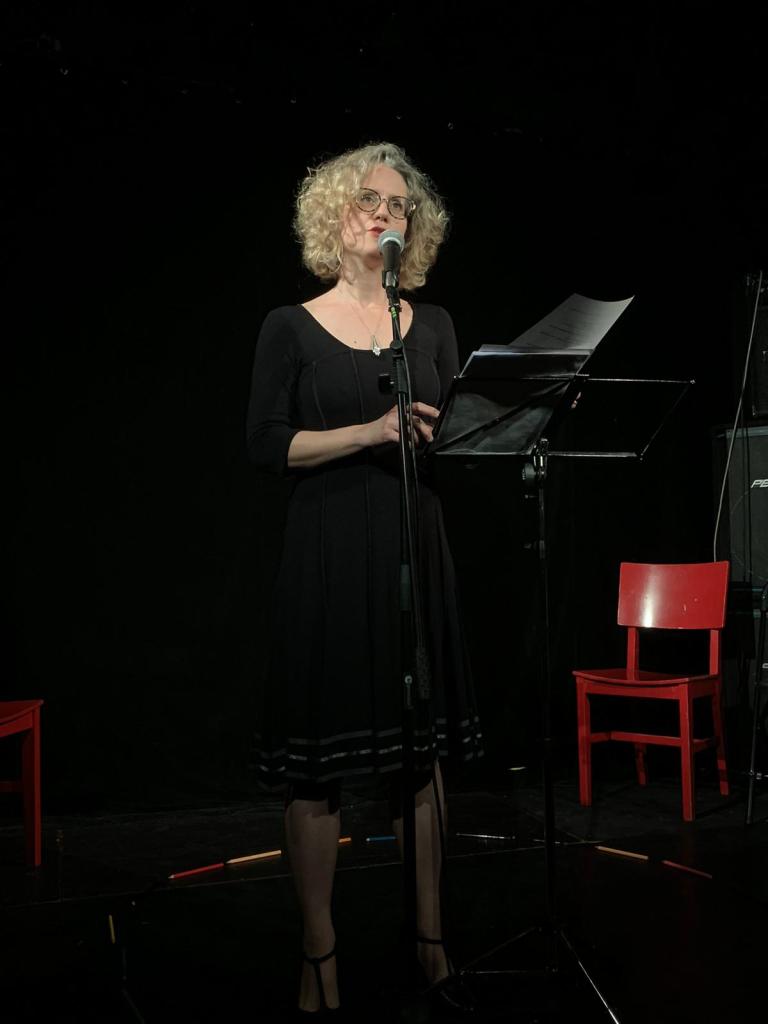 Estelle Dumortier, lecture Ici et ailleurs, Agend'arts