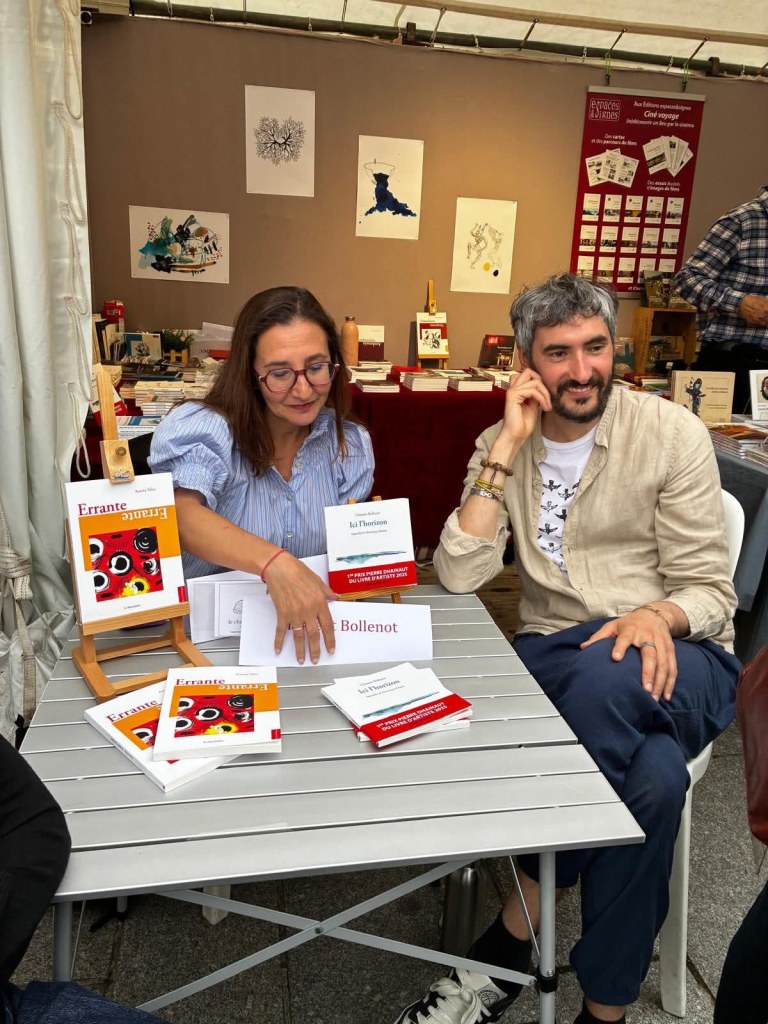 Aurora Vélez et Clément Bollenot en signature sur le stand du Chat polaire